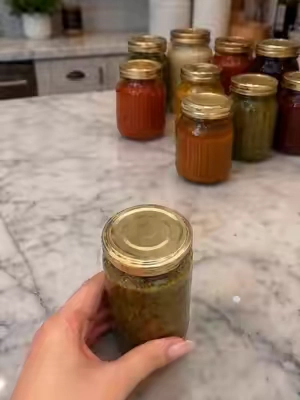 1 handy tool solves the problem of all those jars you can't open-perfect for women living alone 🥰🥰👏 #opencans #canopener #kitchentips #jaropener #easytokitchen 