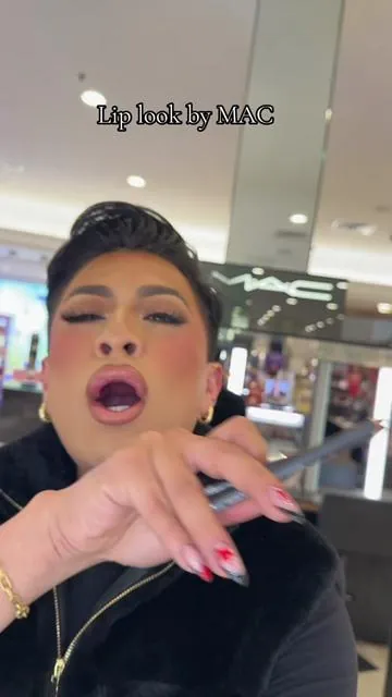 Lips do my lips @M·A·C Cosmetics in @Macy’s  #maccosmeticsliptutorial #maccosmetics #makeup #mac #lipmakeup 