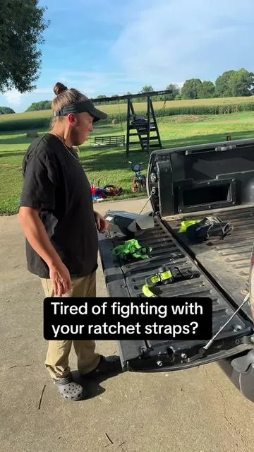 Time to upgrade your ratchet straps with these retractable ratchet straps! #mensgifts #ratchetstraps #seese #giftsforhim #retractableratchetstrap 