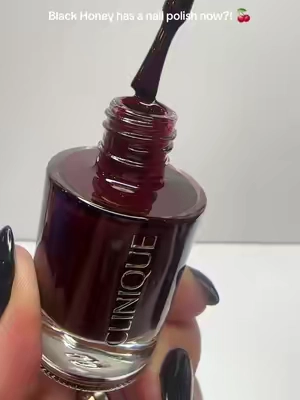 Black honey nail polish!! @Clinique #blackhoney #nailpolish #cherrymochanails #clinique #tiktokshopfinds 