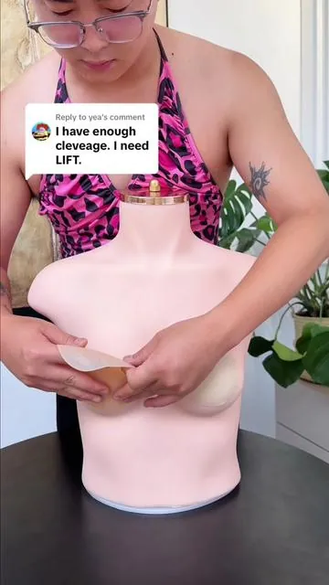 Replying to @yea It can really enhance your bust in just one second. It's super invisible, can be used repeatedly·.  #stickybra #fyp #foryou #tiktokshopsummersale  #lifting 