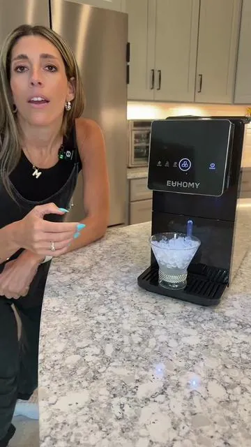 If you’re still buying bagged ice, this is your sign to stop. 🧊✨ The EUHOMY Nugget Ice Maker gives you soft, crunchy nugget ice at the push of a button with its self-dispensing design—no scooping required. No water line to install, plus a self-cleaning cycle makes it as easy to maintain as it is to love. Your favorite café drinks just got an upgrade. 💙 #EUHOMY #NuggetIceMaker #NuggetIce #icemachine 