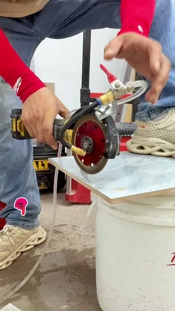 El corte sin polvo es más seguro. #tools #cutting #diy #bluecollar #dealsforyoudays 