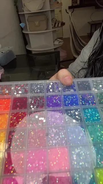Y lo mejor de todo es que ya incluye su pega, así que puedes empezar a decorar tus uñas o tus proyectos DIY desde que lo recibes. 💎✨ #DIYHome #CraftIdeas #DecoracionDIY #TikTokShopFinds #Rhinestones 💎