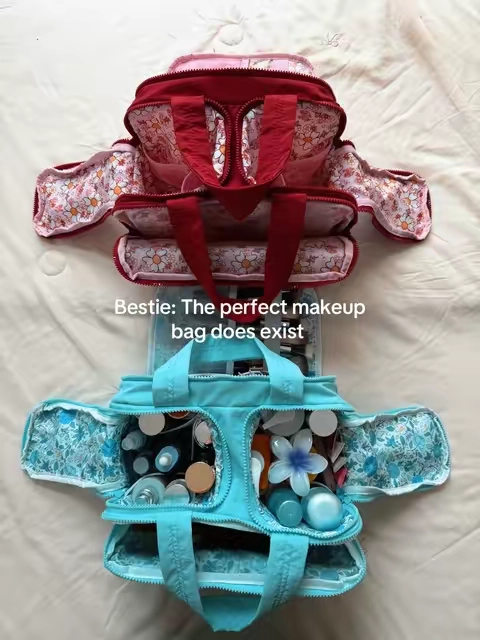 POV: you finally found a makeup bag that fits EVERYTHING. ✨

I seriously didn't expect it to hold this much.

Skincare, makeup, brushes, perfume, chargers, hair ties, lip products... it all fits without feeling overstuffed.

Definitely coming with me on every trip. ✈️🤍.  #travelbag  #makeupbag #travelmusthaves #cosmeticbag #toiletrybag 