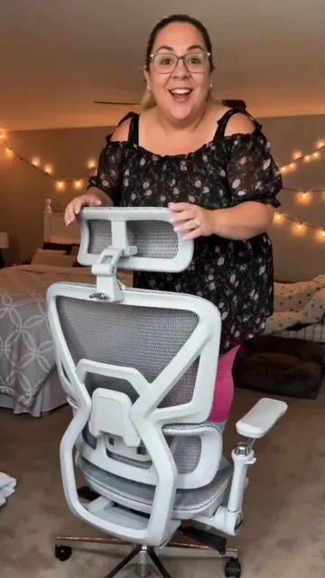 I Thought It Was Going to Break... 😳#Ergonomicchair #OfficeChair #WeightTest #HomeOffice #summervibes