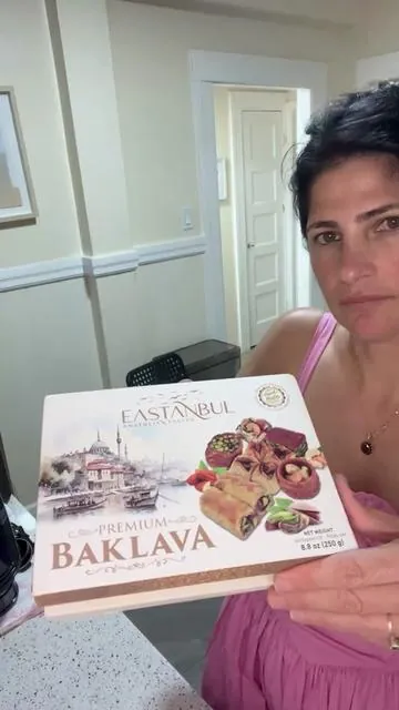 El baklava es un postre tradicional de la gastronomía del Medio Oriente, los Balcanes y Asia Central !!  Una delicia  #postresfinos  #postrespararegalar  #baklava  #dealsforyoudays  #baklavaa 