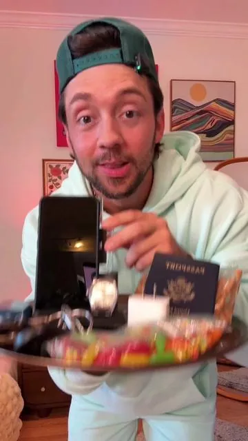 Finally a summer travel hoodie… ✈️ @Comfrt #airplanemode 