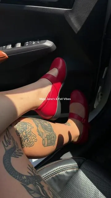 These are so cute 🍂🪵🪾🤎 #maryjanes #maryjaneshoes #flats #fallinspo #fallfashioninspo 