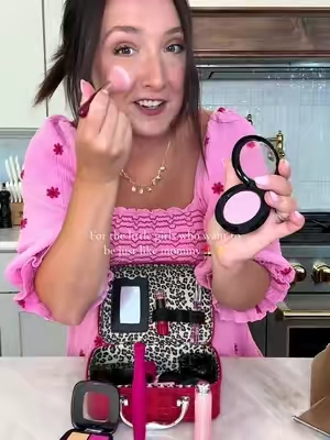 There’s nothing sweeter than watching her feel all grown up—this pretend makeup kit lets little girls play just like mommy, without the mess. 💕✨ #PretendPlay #ToddlerToys #GiftIdeasForGirls #ImaginativePlay #TikTokShop 