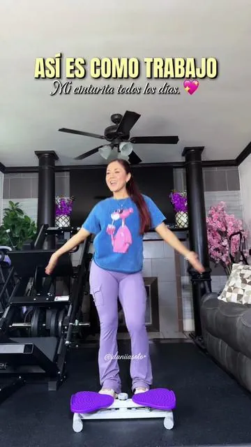 No hace falta entrenar horas para empezar a moverse. 💪✨  Esta maquinita es perfecta para trabajar el core y, al agregar las ligas, convertir su rutina en un cardio full body de bajo impacto. Lo más importante siempre será la constancia. 🤍  Si le interesa la máquina que estoy usando, le dejo el enlace en el carrito naranja. 🧡🔗 #Fitness #Cardio #sports #coreworkout #twist 