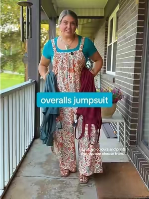 Cute overall jumpsuit that's light and flowy when you don't like to wear shorts this summer. #overalls #jumpsuit #womensfashion 