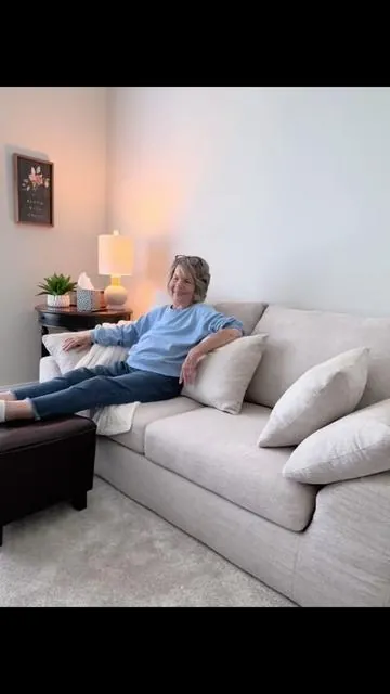 Ok this is a reminder that it’s 2026!!! This is sooo cool and that it actually arrived in a small box and only took about 15 minutes to set up ! #loveseat #furnitureoftiktok @COLAMY #bonelesscouch #cloudcouch #sofainabox 