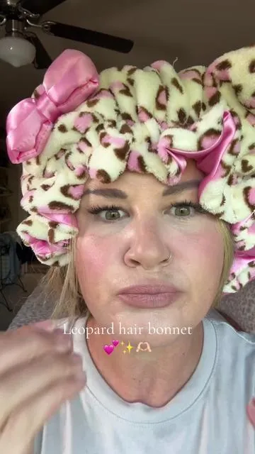I couldn’t resist this leopard hair bonnet! As a curly haired girl I knew I had to have it! As soon as I saw it on my fyp! It helps keep my curly hair or heatless curlers looking silky! AND they have so many color options! #curlyhair #silkbonnet #teddybonnet #heatlesscurlsovernight #hairbonnet 