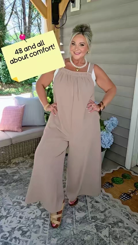 This jumpsuit is so flowy, lightweight,comfy, and perfect for now and a great transition piece for Fall! @lepunuo_official #jumpsuit #midsizefashion #casualoutfits 