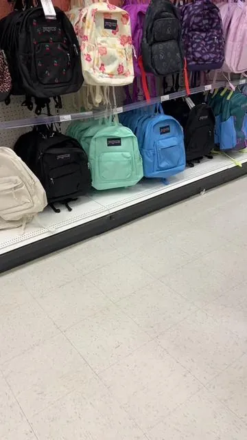 Omg such a score 🥳🎯 #backtoschoolshopping #schoolsupplies #cuteschoolsupplies #schoolsupplieshaul #backtoschoolhaul 