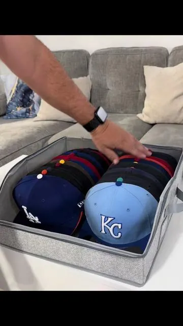 Por fin una forma práctica y elegante de organizar todas tus gorras!   #Organización #Gorras #Organizador #ClosetOrganizado #viralproducts 