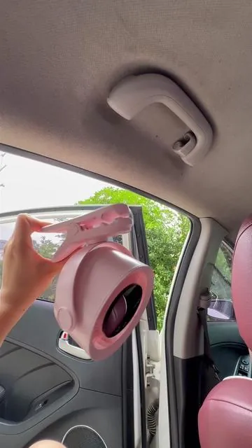 Si este verano llevas a niños pequeños en asientos orientados hacia atrás, tienes que conseguir estos ventiladores para el asiento trasero, ¡especialmente si tu coche es como el mío y solo tiene salidas de aire en la parte baja! #carseatsafety #carseatheadrest #carseat #hotcar#tiktokshopcreatorpicks  
