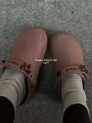 the PRETTIEST milk chocolate @Crocs for fall 🍂☕️  #crocs#clogs#fall