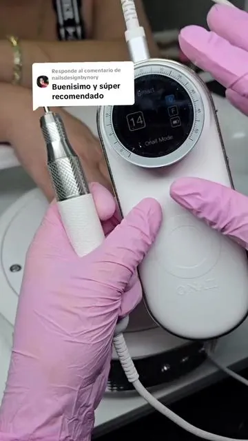 Respuesta a @nailsdesignbynory  Control de precisión: Cuenta con un vástago de precisión de 3 mm y brocas profesionales para un cuidado preciso de las uñas. Diseño conveniente: Viene con con múltiples accesorios que incluyen diferentes brocas y un adaptador de carga para versatilidad y facilidad de uso. Duración extendida de la batería: Equipado con con una batería de polímero de litio con capacidad de 2150mAh y admite entrada de 9V para un uso duradero. Eficiencia de alta velocidad: Ofrece una velocidad máxima de 50.000 RPM para una rápida eliminación del gel, mejorando la eficiencia del salón. Función de Parada Automática: Incluye un chip inteligente incorporado en la base magnética que detiene automáticamente el taladro, mejorando la seguridad y el flujo de trabajo. Operación silenciosa: Utiliza tecnología de control de precisión de IA para reducir significativamente el ruido, lo que garantiza un rendimiento casi silencioso. #tiktokshopcreatorpicks #nailsartvideos #nail #manicure #nailart @ONAIL 