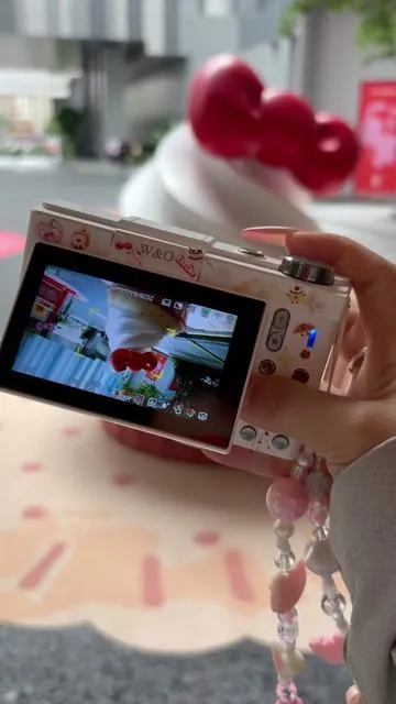I mean it’s so pretty 😍 #digitalcamera #fypシ゚viral #cameratips #aesthetic #foryoupage #backtoschool #TikTokShop #y2k #tiktokcamera #camera 