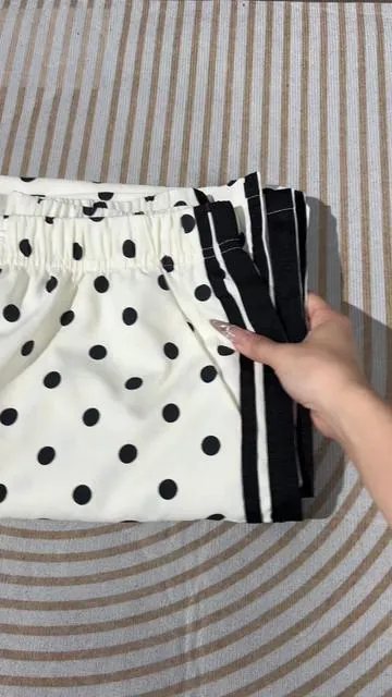 Outfit con pantalones de lunares Adidas ½ #polkadot #adidasoriginals23015 #adidasmexico #zara #asesoradeimagen  