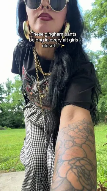 I’m 5’3 & 133 wearing a small🖤