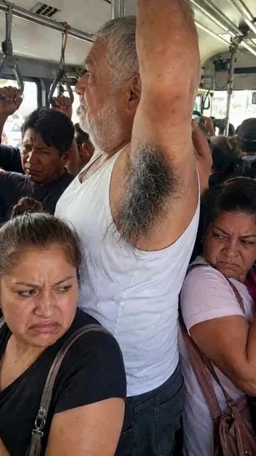 ¿Otra vez aparecen las canas? Ya no necesitas pasar horas en la peluquería ni lidiar con tintes tradicionales complicados. Con Limer Hair Dye Shampoo, puedes cubrir las canas en solo 20 minutos desde casa. Se usa como un champú: aplica, masajea, espera, enjuaga y disfruta de un cabello con un aspecto más fresco, natural y rejuvenecido.@Limer Official #limer #graycoverage #hairdyeshampoo #grayhair #dealsforyoudays 