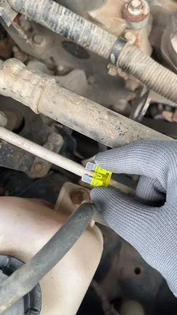 Don't get stranded over a blown fuse Keep this in your glove box #CarHack #EmergencyKit #caraccessories #viralproducts #coolgadgets