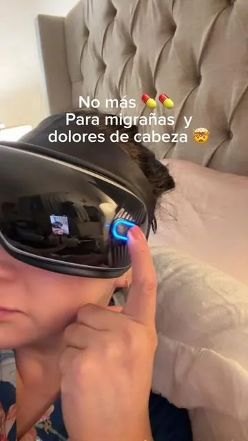 Comodidad y relajación: Proporciona alivio calmante con calor y modos de compresión suaves diseñados para relajar y rejuvenecer los ojos. Diseño seguro y reflexivo: Especialmente elaborado con materiales respetuosos con la piel con características consideradas como correas ajustables y una función de apagado automático para la seguridad del usuario. Elección de regalo glamurosa: Perfecto como regalo reflexivo y lujoso tanto para hombres como para mujeres en ocasiones especiales. Experiencia Personalizable: Permite la personalización con conectividad Bluetooth para reproducir música y mantener un funcionamiento silencioso por debajo de 50 dB, mejorando la relajación. Facilidad de uso: Operación simple con un solo botón con apagado automático después de 15 minutos para mayor seguridad y comodidad. Inalámbrico y portátil: Diseñado para ser inalámbrico y plegable para garantizar un facil transporte y uso en cualquier lugar, ya sea en casa, en la oficina o mientras viaja.@Nekteck #headacherelief #dolordecabeza #migraña #dealsforyoudays #tiktokshop 