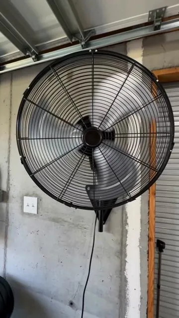#WallMountFan#OscillatingFan#outdoorfan#man#summerhack