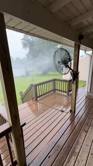 #WallMountFan#OscillatingFan#outdoorfan#man#summerhacks 