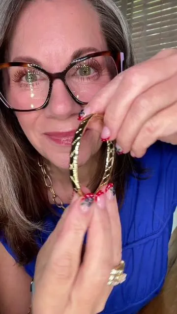 She sells out fast! @PAVOI  #bangle #banglebracelets #braceletstack #affordablejewelry #waterproofjewelry 
