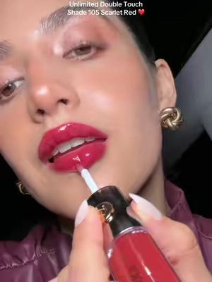 A glossy red lip that will last ALL NIGHT 🔥 That’s our girl, Unlimited Double Touch #HaveYouMetKIKO #unlimiteddoubletouch #kikomilano 