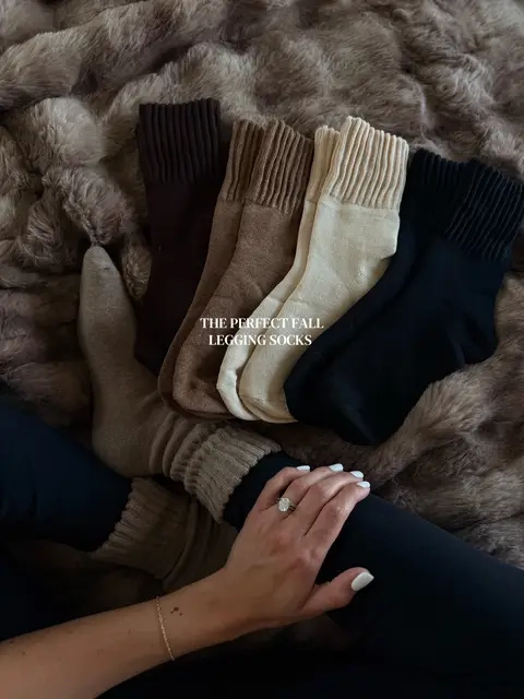 There’s definitely a reason they’ve sold over 200,000 of these socks… obsessed !! #socks #slouchysocks 
