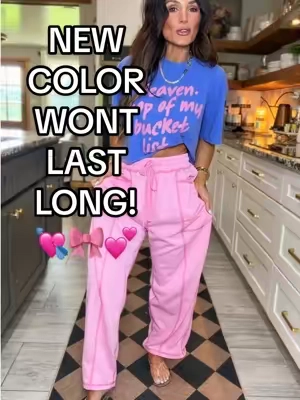 DON’T miss out on the pink in these barrel sweatpants!! #sweatpants #barrelpants #pants #widelegpants 