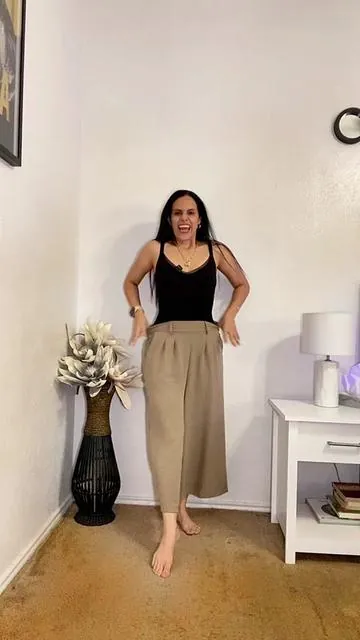 ¿Quieres verte más estilizada al instante? ✨ Este body faja de alta compresión moldea la cintura, controla el abdomen, levanta las pompis y realza tus curvas sin sacrificar comodidad. Perfecto para usar con vestidos, jeans o cualquier outfit. Aprovecha que está con envío gratis.  #bodyfaja #fajamoldeadora #ControlAbdomen #moldeatufigura #shapellx 
