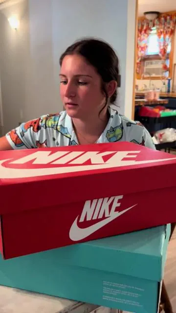 unfortunately they do not glow in the dark 🤣 but they are cute #nike #nikev5rnr @Tillys 