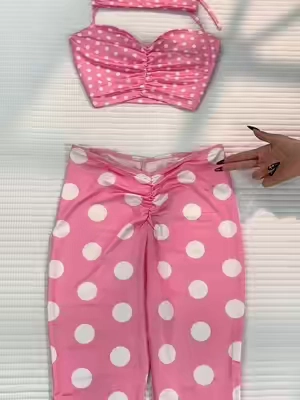Halter top + headband + capris? This polka dot set hits every vacation vibe#polkadotset #matchingThreePiece #festivalOOTD #travelFashion #tiktokshopsummersale