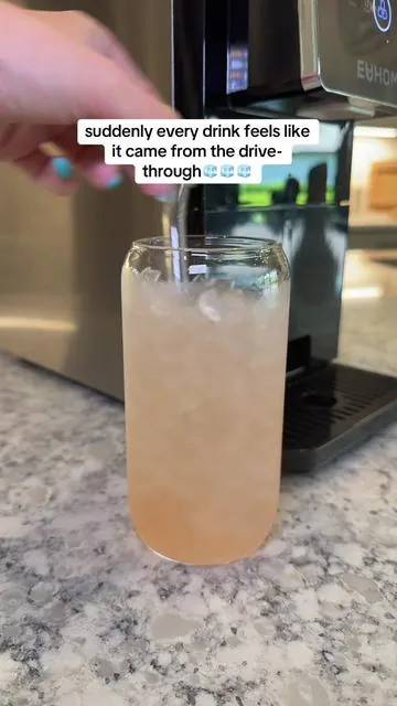 Upgrade your drink game with the EUHOMY nugget ice dispenser! 🧊✨ Soft, chewable ice in minutes—perfect for iced coffee, cocktails, and everyday refreshment. Compact, stylish, and a total game changer for your kitchen or office. Once you try nugget ice, you’ll never go back! 💧🔥 #NuggetIce #IceMaker #icemachine #euhomy 