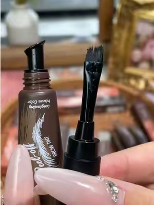 This is a professional brow tint that really lasts almost a month. 💥 If you don't want to get your eyebrows tattooed, this is the best alternative. 👇 #Cejas #BrowTint #Maquillaje #tintedbrowgel #eyebrowshapes