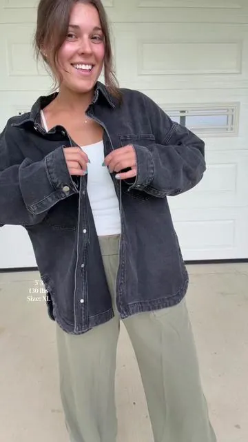 The perfect oversized denim jacket! #denimjacket #oversizeddenimjacket #jeanjacket #falljackets #fallstyleinspo 