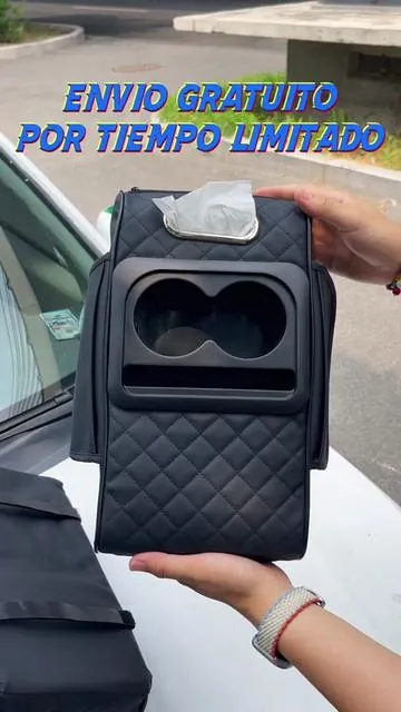 La almohadilla elevadora para el apoyabrazos del coche viene con una bolsa de almacenamiento que puede sostener teléfonos móviles y vasos.#carorganizer #storageorganize #car #autoaccessories #autoparts 