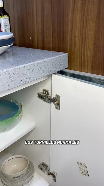 Elemento indispensable al montar muebles, rosca profunda, fijación segura, instalación rápida sin herramientas complejas. #montajerapido #bricolajefacil #accesoriosmetal #tuercasutiles #decoracionhogar