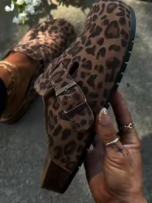 @EVELLYHOOTD US restocked their leopard print clogs! Perfect shoe for fall🍁🤎 #evellyhootd #leopardprint #fallclogs #clogs #affordableshoes 