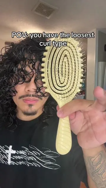 Brush styled the front then detangled and scrunched the rest. Ya’ll don’t miss holy. @BounceCurl  #curlyhairroutine #brushstyle #curlyhair #haircareroutine #miguel 