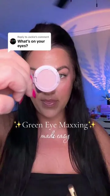 Replying to @Jackie the difference this makes for green eyes😳 @Laura Geller Beauty  #greeneyes #lookmaxxing #easyeyeshadow #lauragellerbeauty #eyeshadowforgreeneyes 