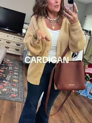 I love this oversized Grandpa style cardigan. It’s the perfect affordable fashion piece. #OOTD #fashion #fashionover40 
