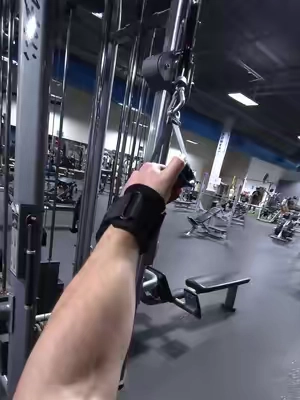 Hooks work on ALL unstable handles. All you gotta do is just snap and tap. #sbl #tnf #lifting #pullday 