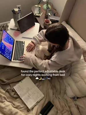 my fav work setup: in bed 💤 #desk #workfromhome #workingfromhome #standingdesk #tiktokshopsummersale 